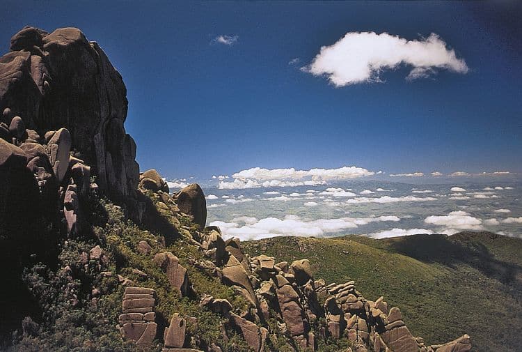 Vista desde la cima del Parque Nacional Itatiaia