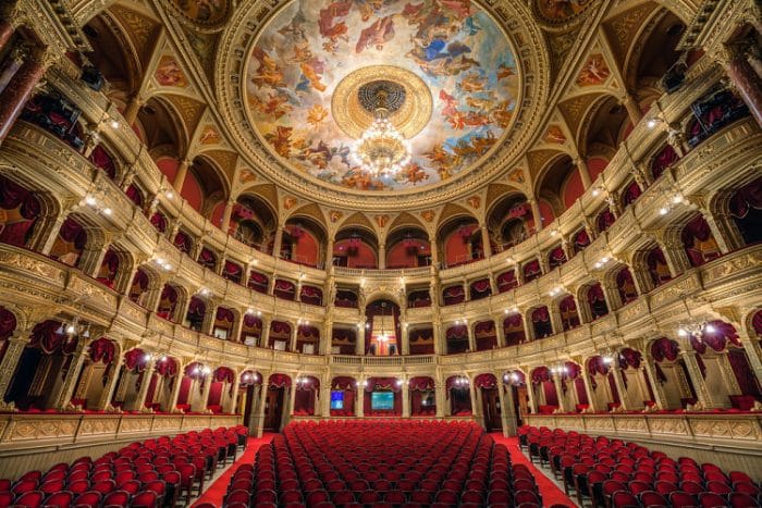 Interior de la Ópera Estatal de Hungría