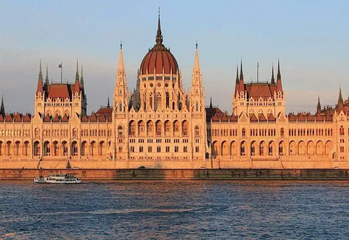 Vista del Parlamento de Budapest