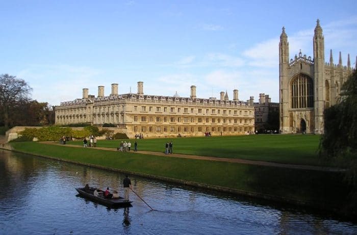 Hermosa imagen de parte de las edificaciones de la Universidad de Cambridge