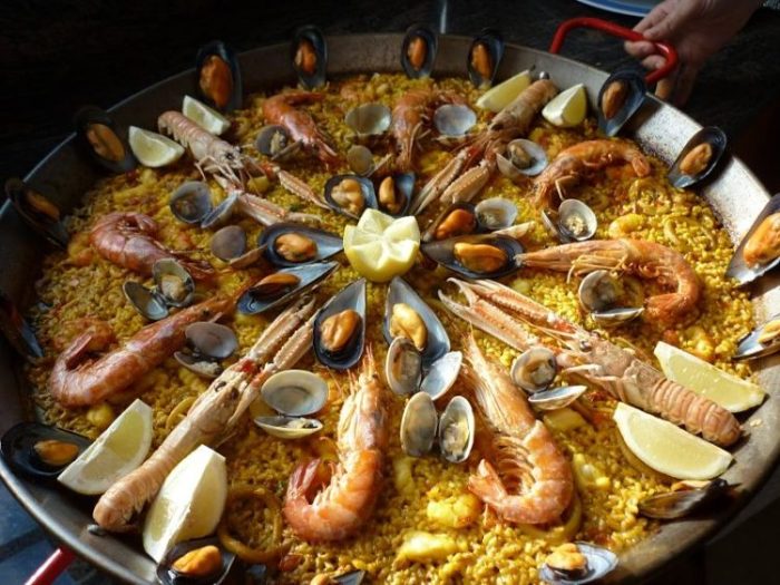 Paella, uno de los platos típicos españoles