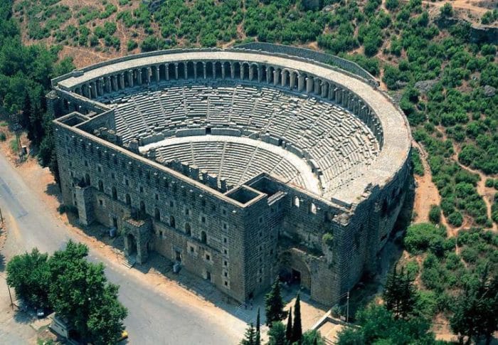 Vista aérea del muy bien conservado Teatro Romano de Aspendos