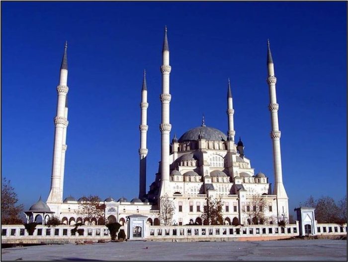 Vista frontal de la Mezquita Azul