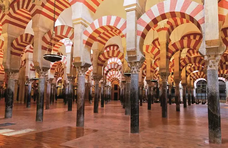 Interior de la Gran Mezquita de Córdoba