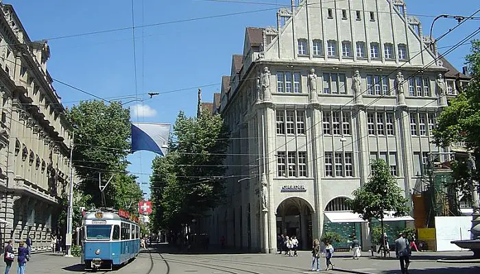 Bahnhofstrasse y el Bahnhof
